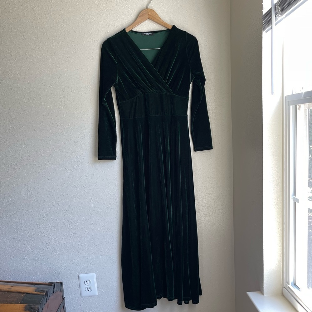 Womens Dark Green Maternity Gown, size S, very stretchy!